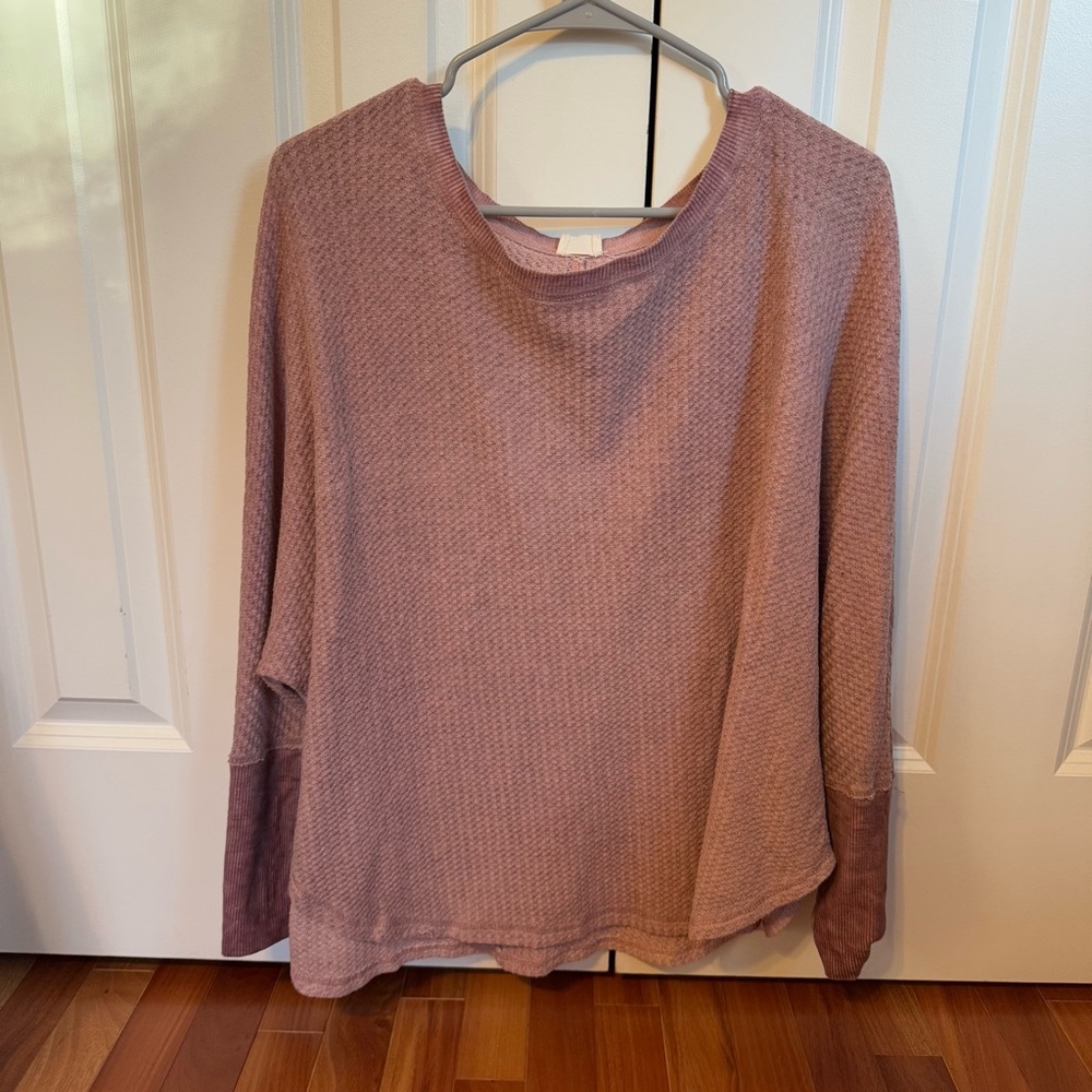HYKU Oversized Distressed Top